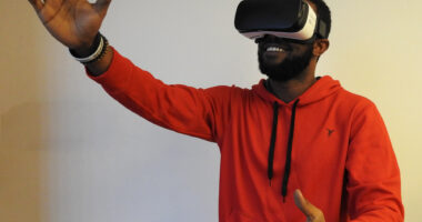 virtual reality games Parkinson's | Parkinson's News Today | man using virtual reality headset