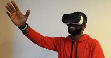 virtual reality games Parkinson's | Parkinson's News Today | man using virtual reality headset